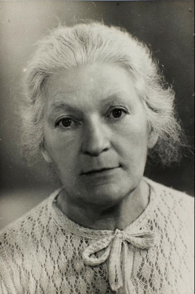 Anne Danger, vers 1950 (Centre Pompidou, musée national d'art moderne/cci, bibliothèque Kandinsky, fonds Gleizes)<br />
Photo Guy Carrard